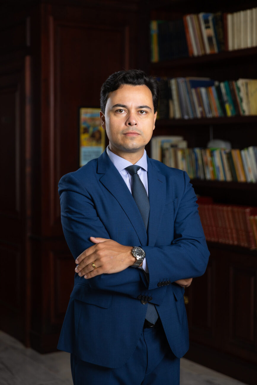 Retratos Jeffrey Chiquini Advogados Juan Azevedo fotografia 3 scaled e1772200668219